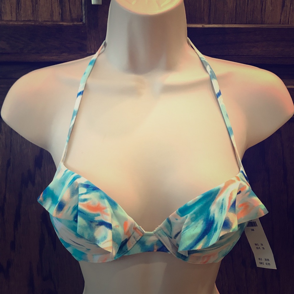 💥SOLD💥NWT Hollister Ruffle Lined Bikini Top